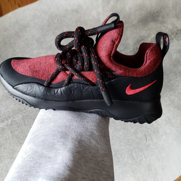 Nike Shoes - Nike City Loop